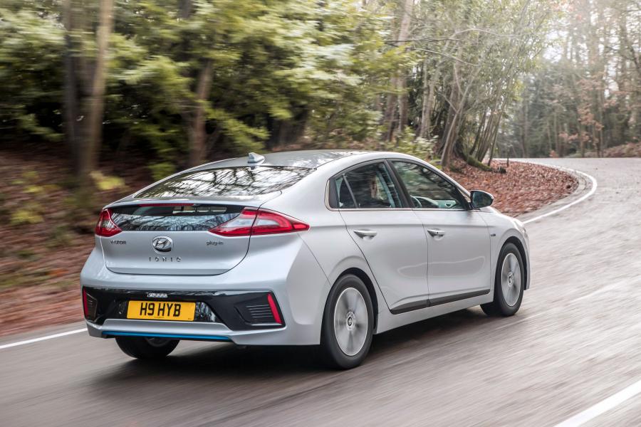  Hyundai IONIQ plug-in hybrid (AE) 2017 года  (UK) (фото 6 из 34)